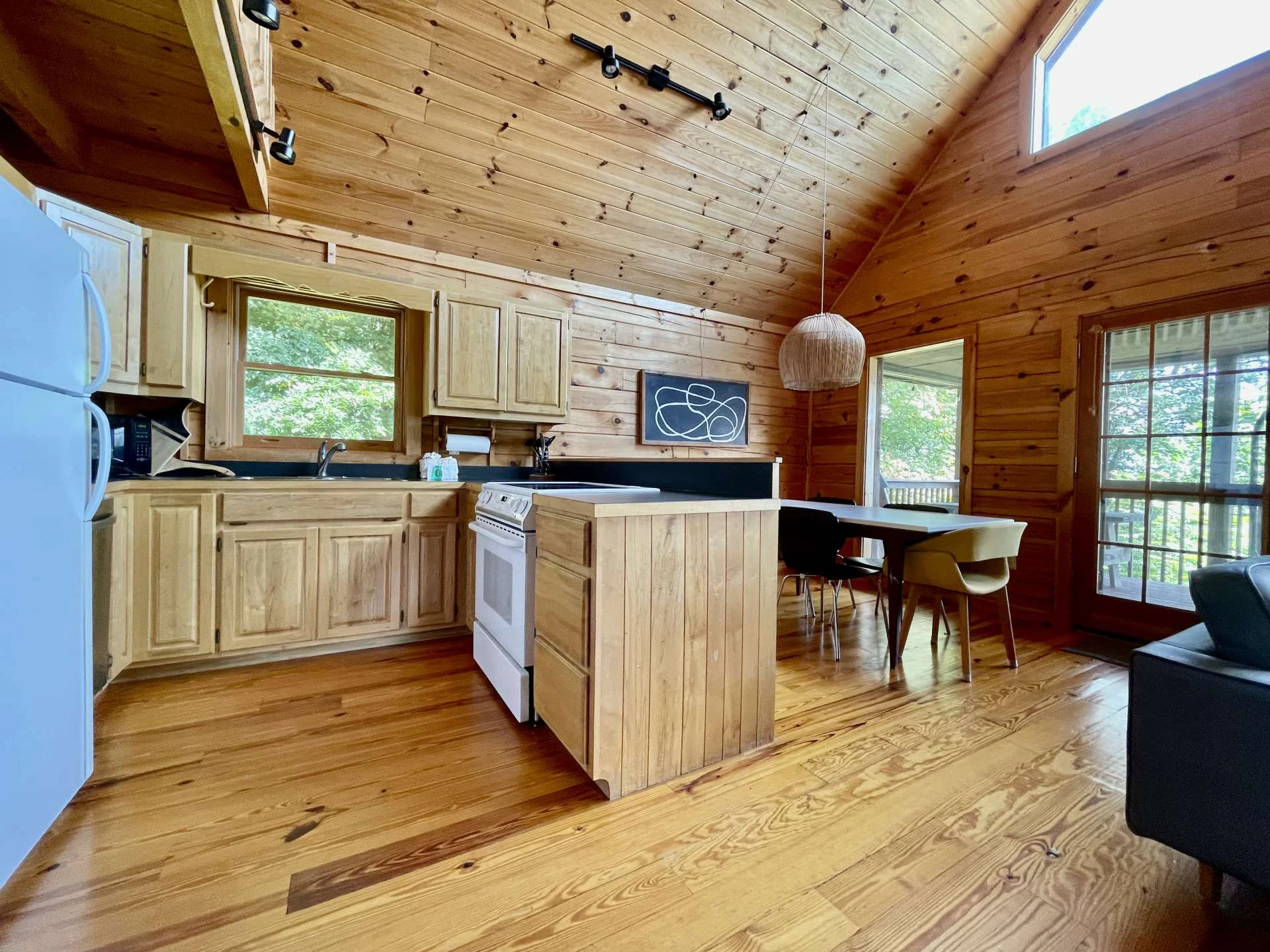 Image number 14 for the current listing
